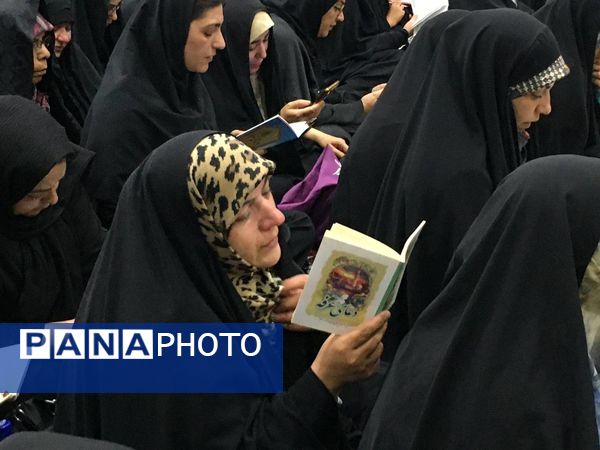 برپایی مراسم دعای عرفه در گلستان شهدای اصفهان