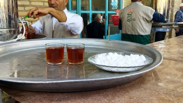 گذری بر فعالیت چایخانه مسجد جامع در روز جمعه 
