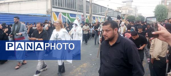 استقبال عزاداران حسینی از کاروان نمادین اسرای کربلا در قم