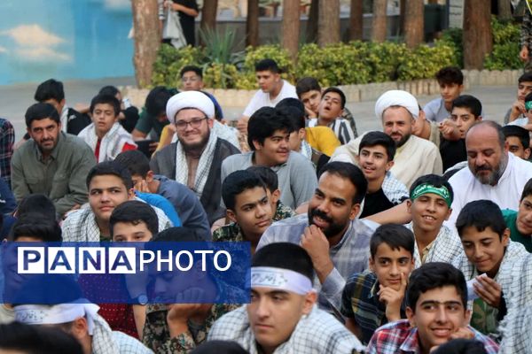 پویندگان پسر دوره ولایت (ایرانیوم ) در گلستان شهدای اصفهان 