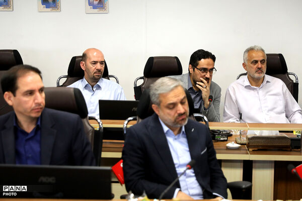 دیدار صمیمانه وزیر آموزش و پرورش با کارکنان معاونت پرورشی و فرهنگی