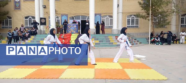 برگزاری المپیاد درون مدرسه‌ای در دبیرستان محمودیه تربت‌حیدریه