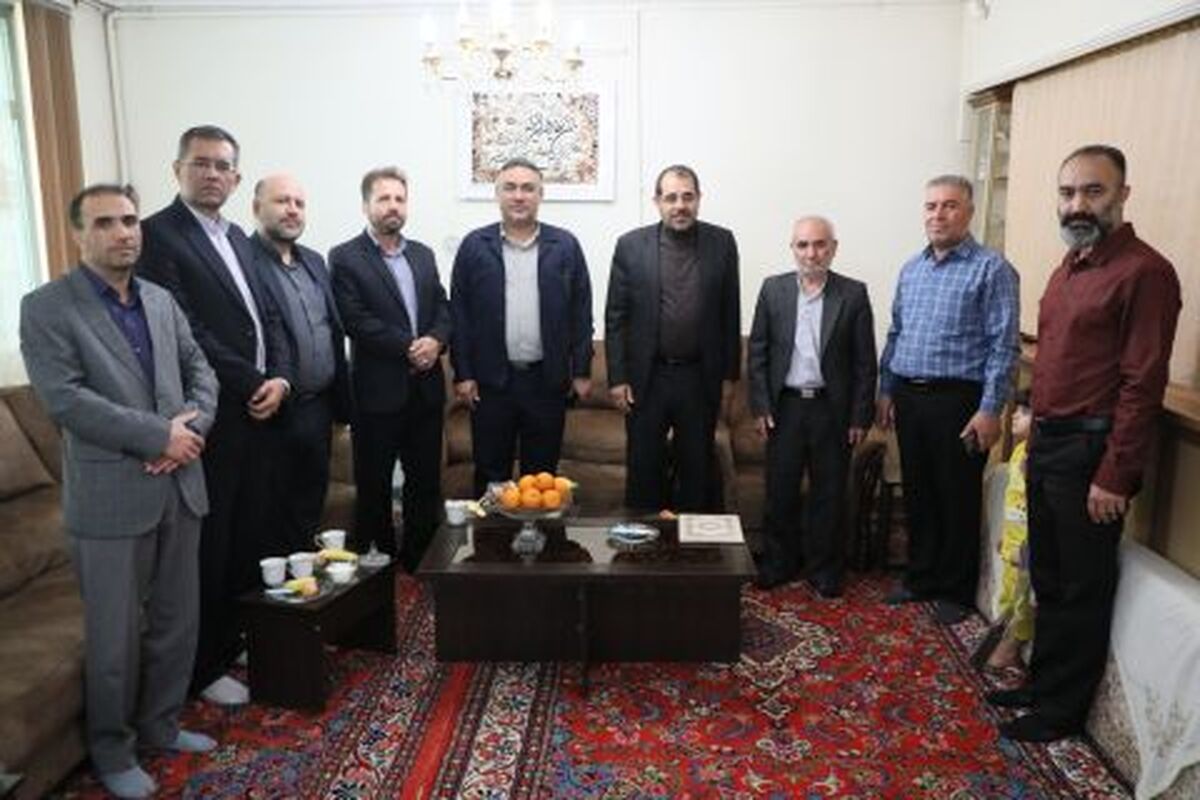 تجلیل از خانواده شهیدان دانش‌آموز حیدری