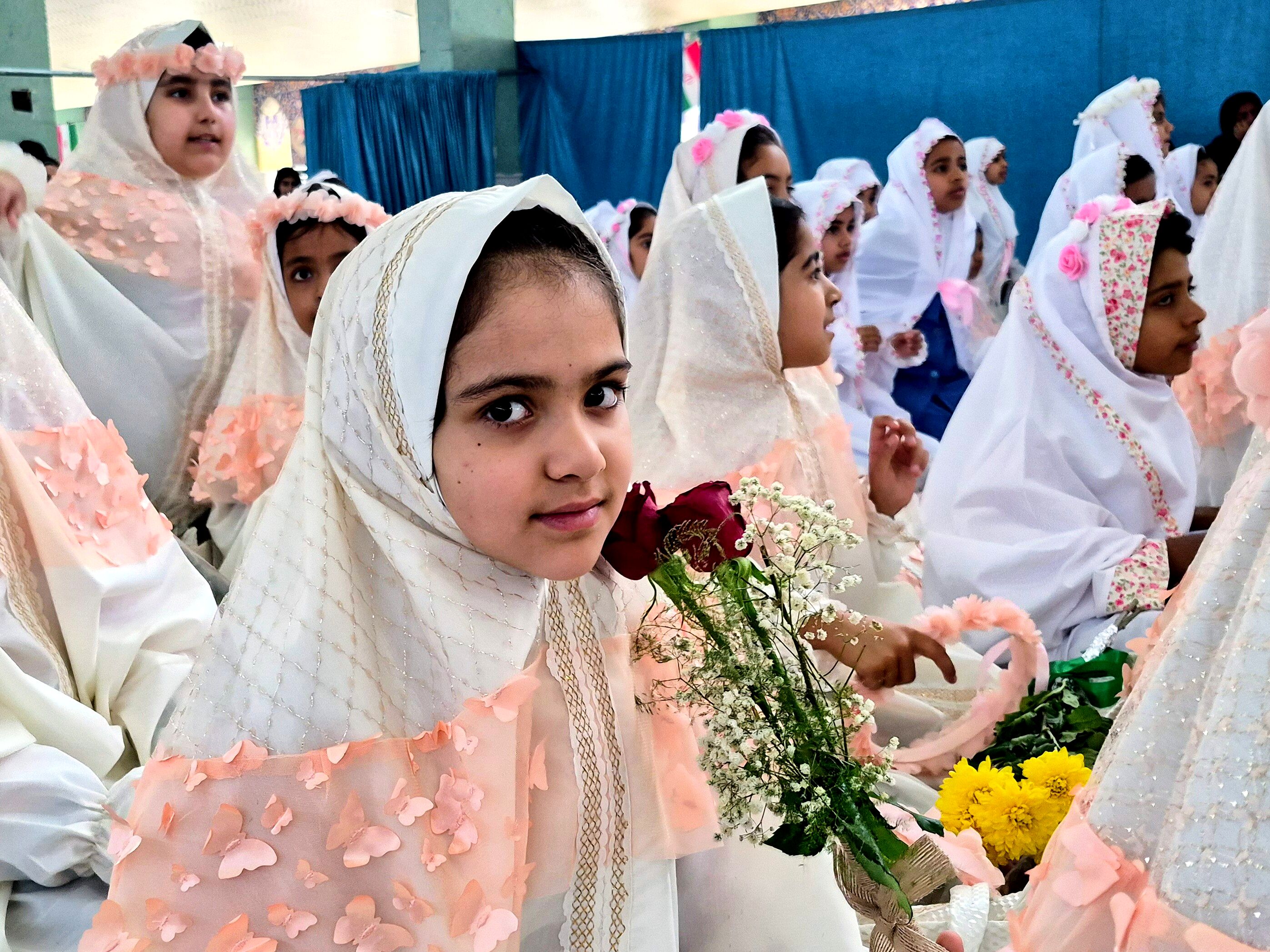 آیین سپیدپوشان؛ جشن تکلیف دختران عنبرآباد