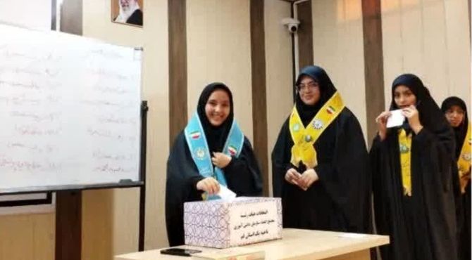 برگزاری انتخابات هیات‌رئیسه مجمع سازمان دانش‌آموزی ناحیه یک قم