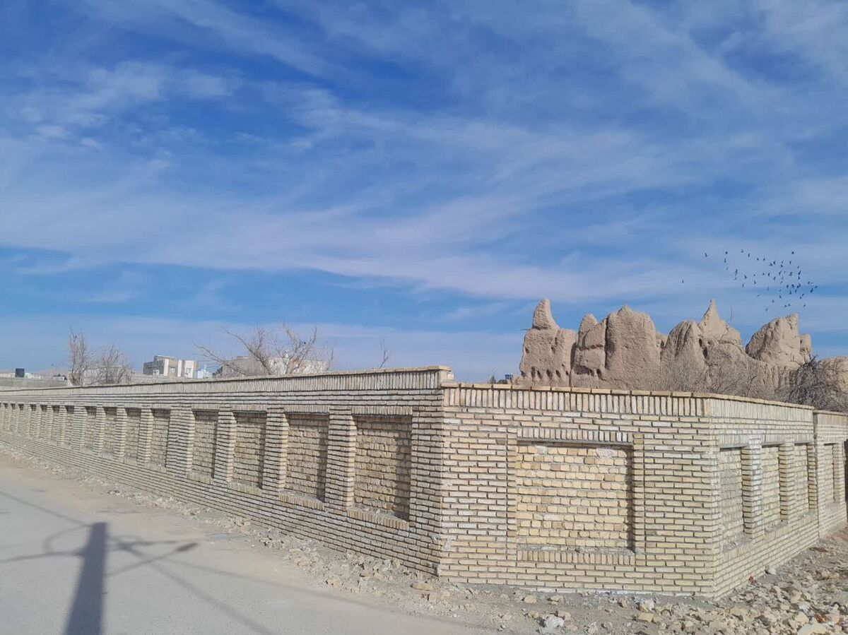 حصارکشی ضلع جنوبی باغ  تاریخی کوشک جاجرم