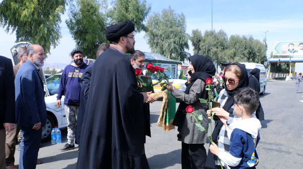 خوش‌آمدگویی مسئولان شهری قم به زائران کریمه اهل بیت(س)