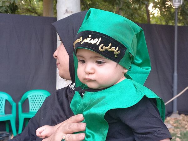  مراسم شیرخوارگان حسینی در باغ فردوس استان اصفهان