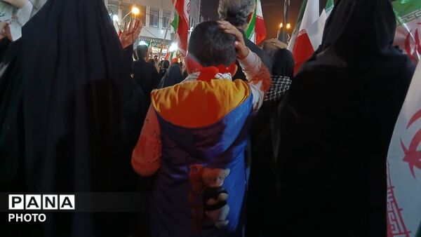 حضور مقتدرانه‌ مردم قم در اجتماعات شبانه‌ میدان توحید