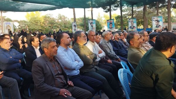 غبارروبی مزار شهدا توسط مسئولین شهرستان نیشابور انجام شد 