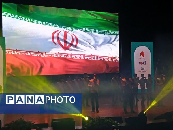 آیین تجلیل از واحدهای نمونه استاندارد و سفیران دانش‌آموزی استاندارد