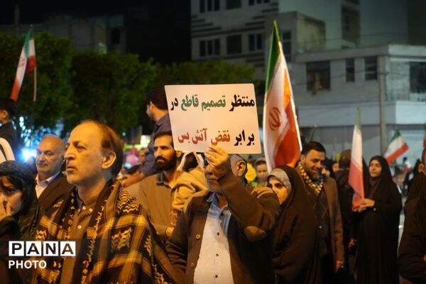 اقتدار و آمادگی دختران البرزی در رژه «جان فدای البرزی» پاسخی به هجمه‌ها در دهه کرامت