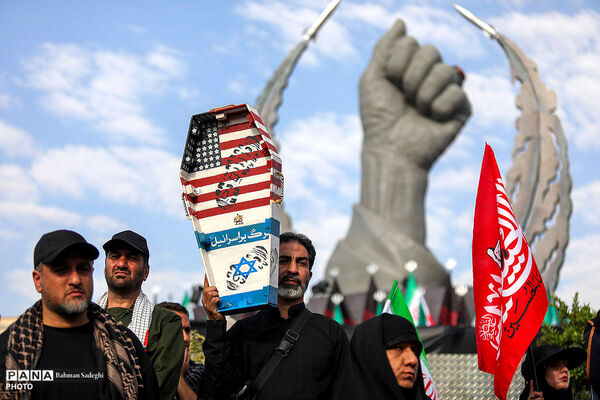 مراسم تشییع پیکر مطهر رهبر شهید انقلاب در تهران - 2