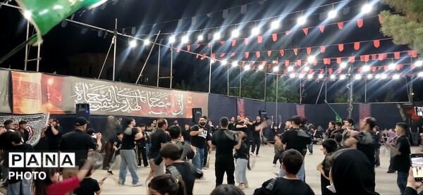عزاداری شب هشتم محرم در میدان شهرداری