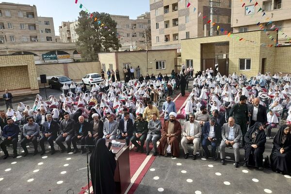 طلوع علم در مدرسه روشنگر با نغمه زنگ مهر