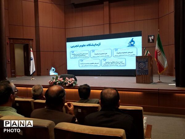 تجلیل از برگزیدگان استانی پژوهش سراها