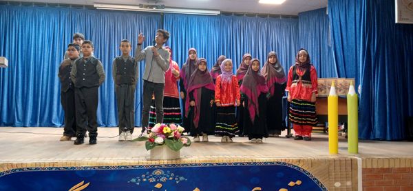 تقدیر از دانش‌آموزان فعال محمدشهری در زمینه‌های فرهنگی و هنری