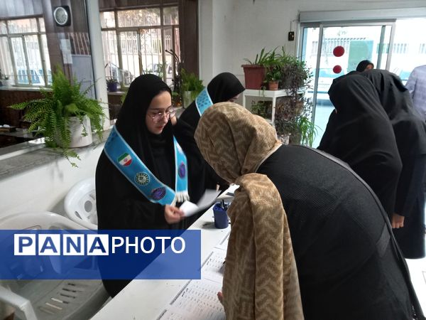 اولین جلسه مشاوره‌ای تحصیلی دبیرستان نمونه فرهنگ حاج حسین عربخانی