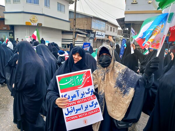 راهپیمایی مردم فریدونکنار در یوم الله 22 بهمن