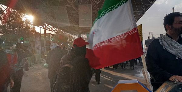 حضور پر شور مردم امام حسینی در پیاده روی اربعین