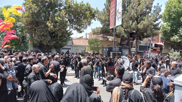 عزاداری ظهر  عاشورا در خیابان‌های شهر نیشابور 