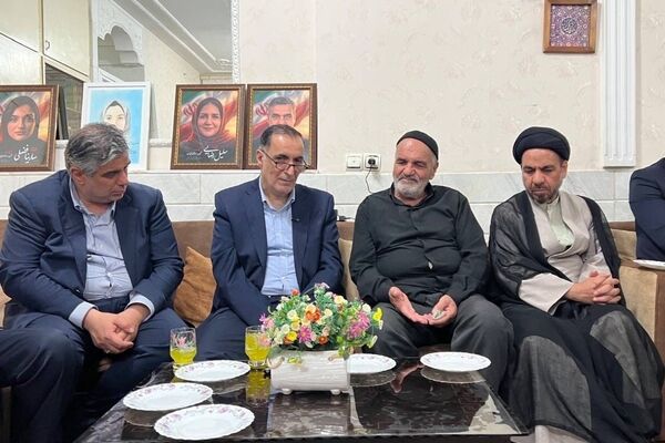 دیدار رئیس بنیاد شهید با خانواده‌ هفت شهید جنگ تحمیلی رمضان