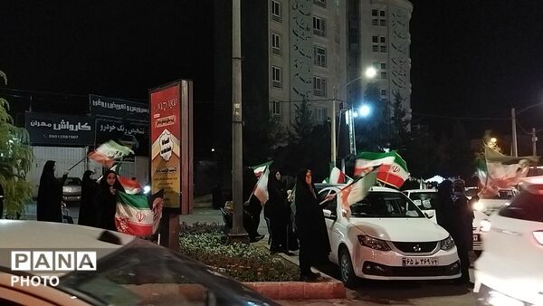 میدان ازادی هر شب میزبان وطن پرستان نیشابوری می شود 