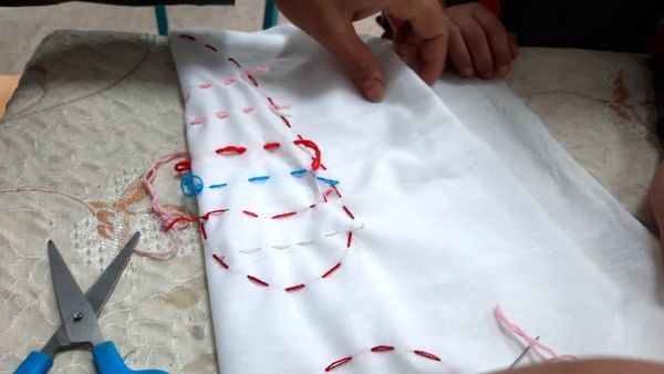 وقتی معلم، خیاط می‌شود