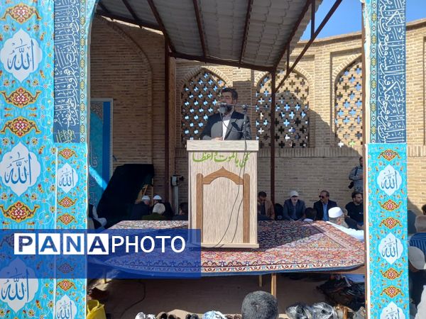 اقامه نماز عید فطر با حضور گسترده مردم اهل سنت تربت جام