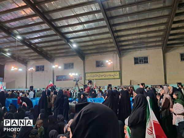 حضور گسترده مردم شهر نیر در جشن زیر سایه خورشید