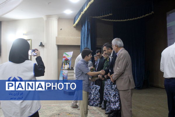 تجلیل از برگزیدگان دبیرستان شهید بهشتی شهرستان بوشهر (2)