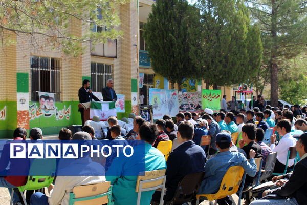 گرامیداشت هفته دفاع مقدس در مدرسه نخبگان عشایر گنجه‌ای یاسوج