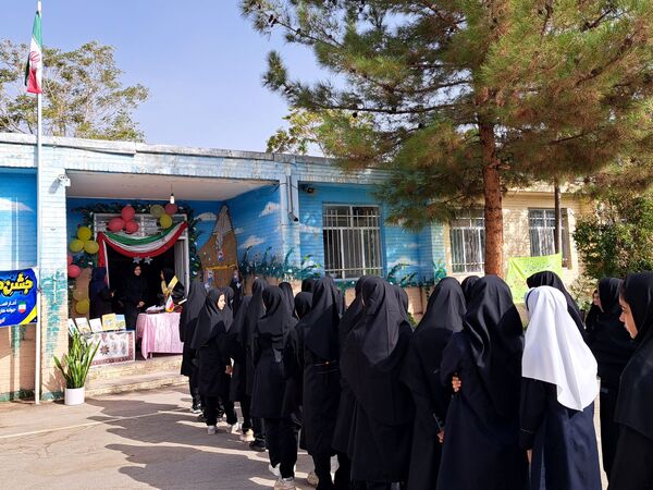 برگزاری جشن جوانه‌ها در آموزشگاه تکتم باخرز