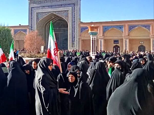 آرامگاه مدرس کاشمرصحنه تجدید میثاق بسیجیان در هفته بسیج  