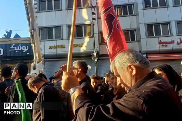 دسته عزاداران تهرانی به مناسبت شهادت امام حسین (ع)