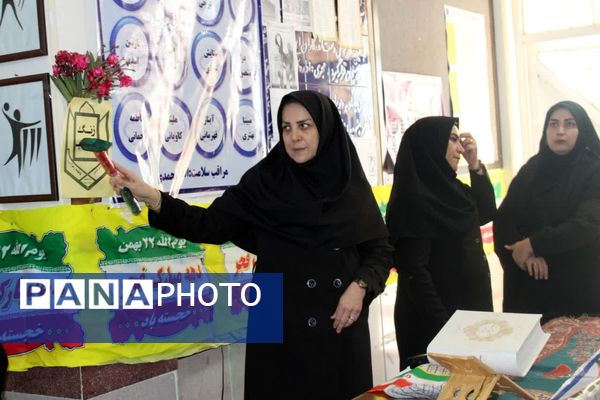 نواخته شدن زنگ انقلاب در هنرستان فاطمه زهرا ( س) گچساران