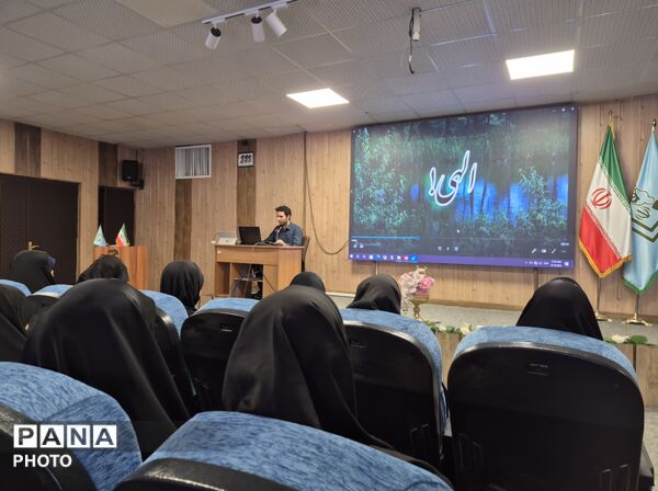 نشست تخصصی رسانه‌ای و تقدیر از دانش‌آموزخبرنگاران برتر منطقه ۱۵