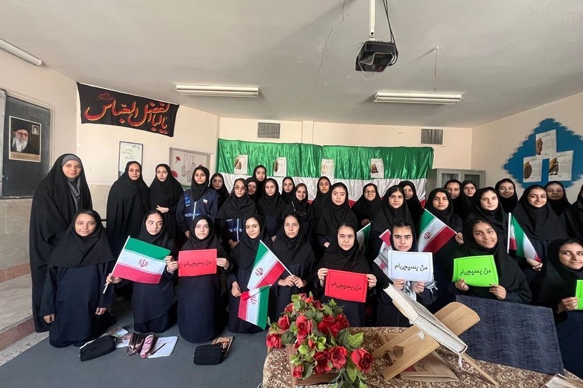 عکس یادگاری کلاس 8/2 دبیرستان ملوک زندی