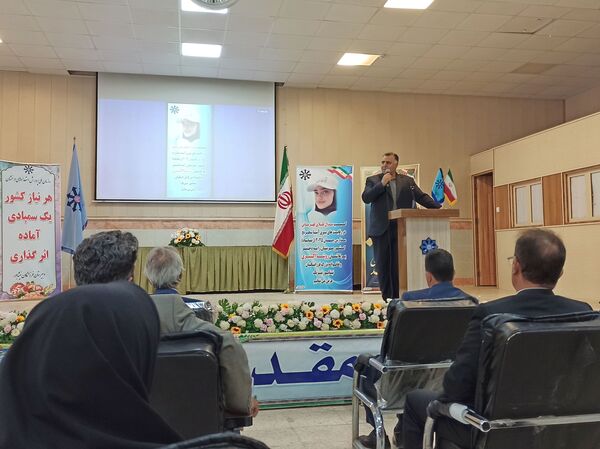 مراسم تجلیل از روشا اکبری برنده مدال طلای شطرنج مدارس جهان در شهرستان نیشابور 