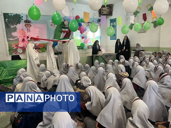 جشن یاوران انقلاب در دبستان شهید نوروزی ابرکوه