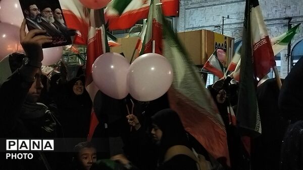 دختران نیشابوری در صف اول تجمعات-۱