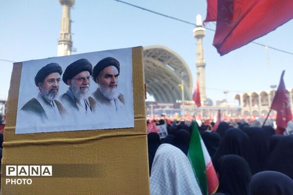 بدرقه با اشک و بیعت ،ایران در سوگِ قائد شهید امت