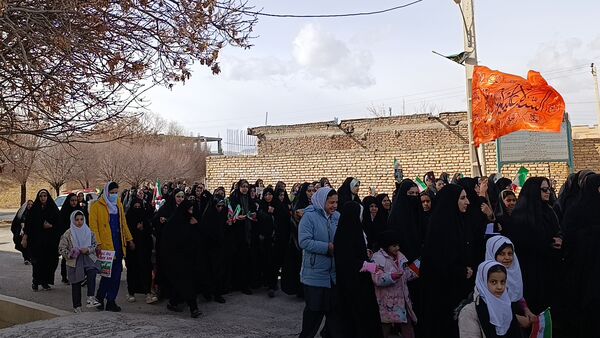 حضور گسترده مردم سفیددشت در راهپیمایی ۲۲ بهمن