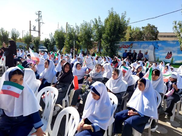 نواختن زنگ مهر در مدارس شهرستان خرم‌دره 