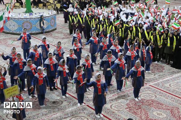 جشن بیست‌وهفتمین سالگرد تاسیس سازمان دانش آموزی توسط پیشتازان یزدی