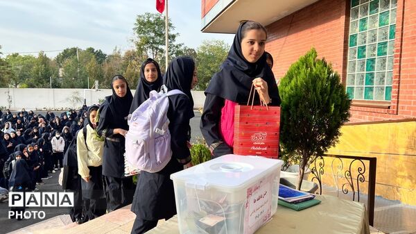 مراسم جشن عاطفه‌ها دبیرستان تیمسار فلاحی  ناحیه 1کرج 