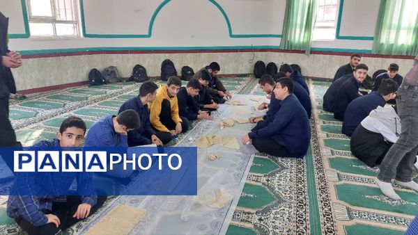 برگزاری نماز جماعت و زیارت عاشورا در دبیرستان شاهد