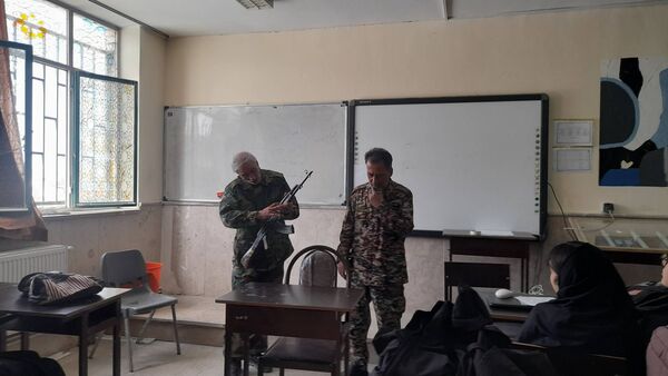 برگزاری کارگاه آموزشی تیر اندازی با اسلحه در هنرستان آفرینش پردیس 