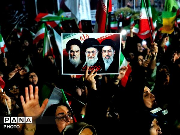 نسل نو در گلوگاه پای کار وطن