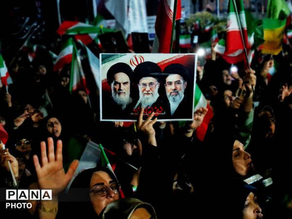 نسل نو در گلوگاه پای کار وطن